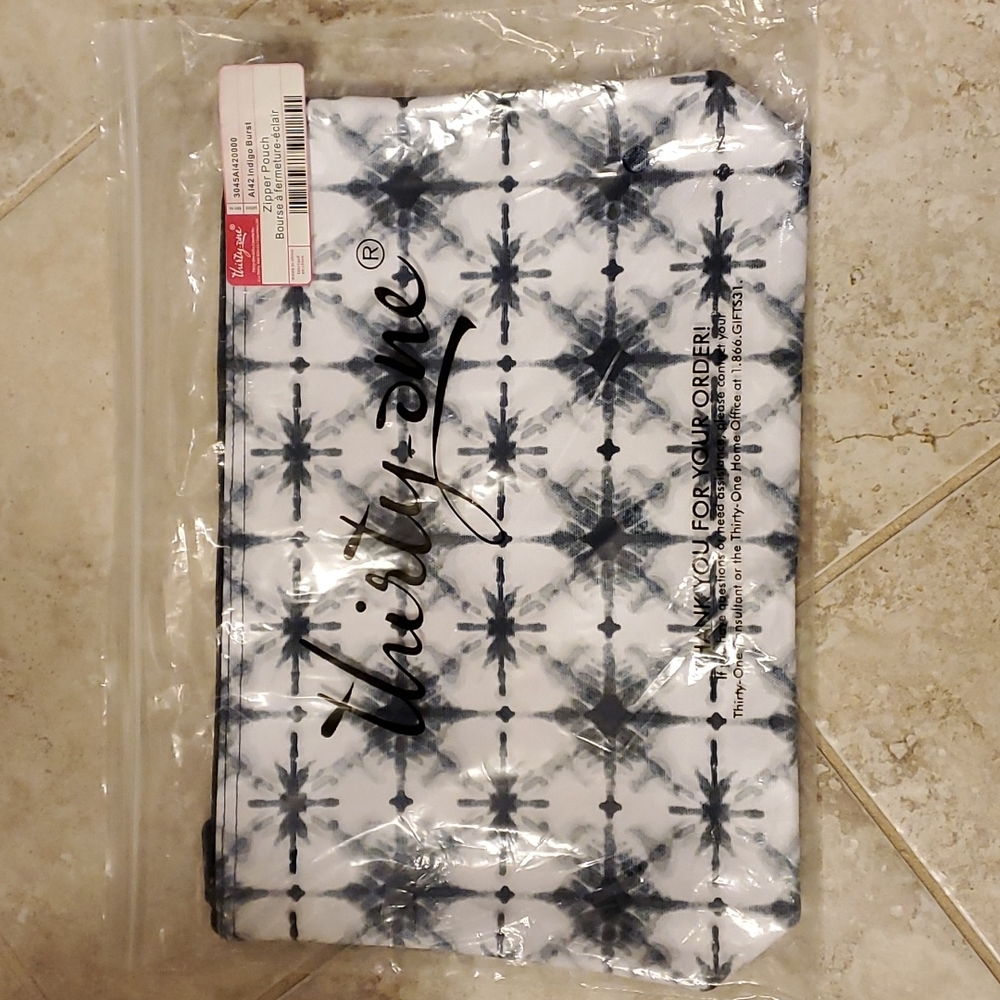 Thirty-One Zipper Pouch in Indigo Burst